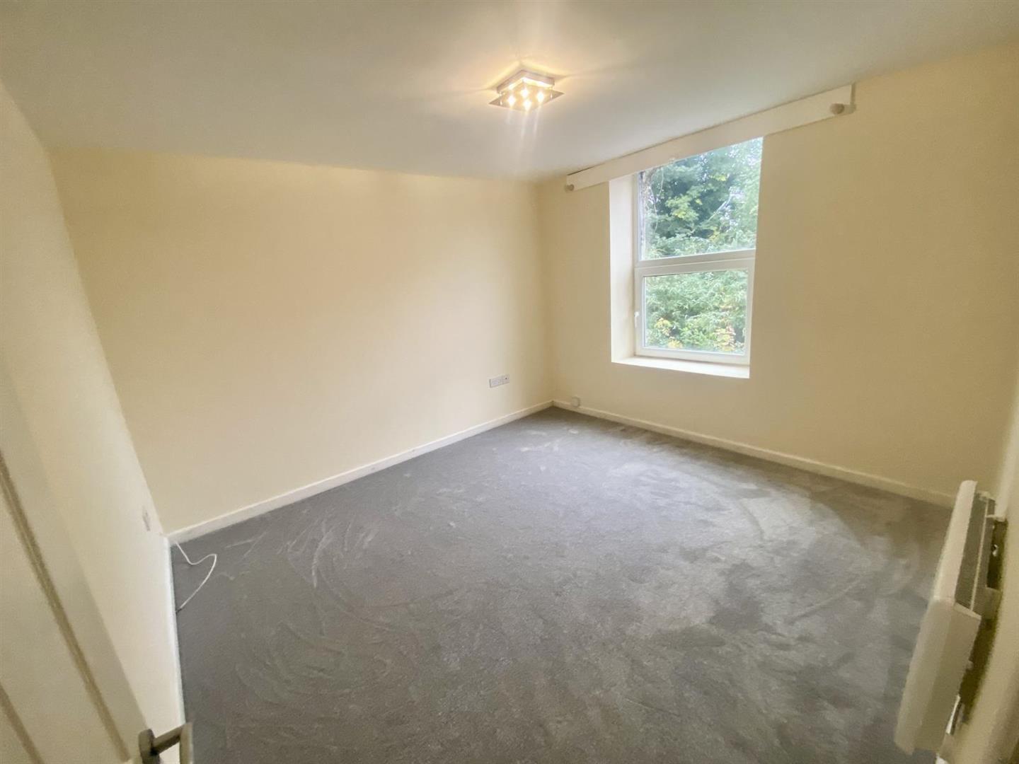 2 bed property in Clifton Street, Cardiff